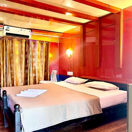 Harmony Houseboats 호텔 Alappuzha 외부 사진