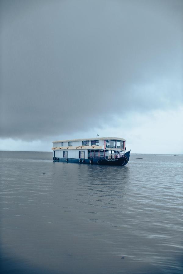Harmony Houseboats 호텔 Alappuzha 외부 사진