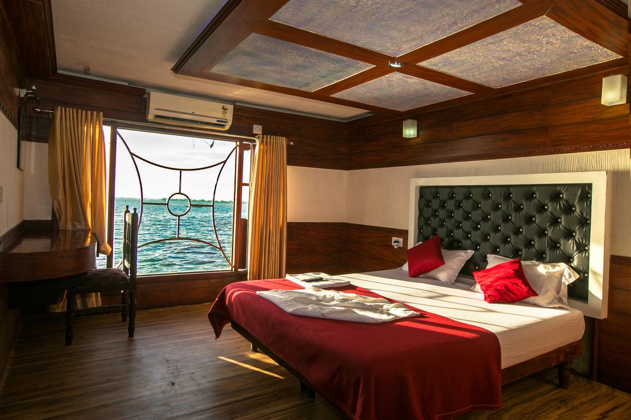 Harmony Houseboats 호텔 Alappuzha 외부 사진