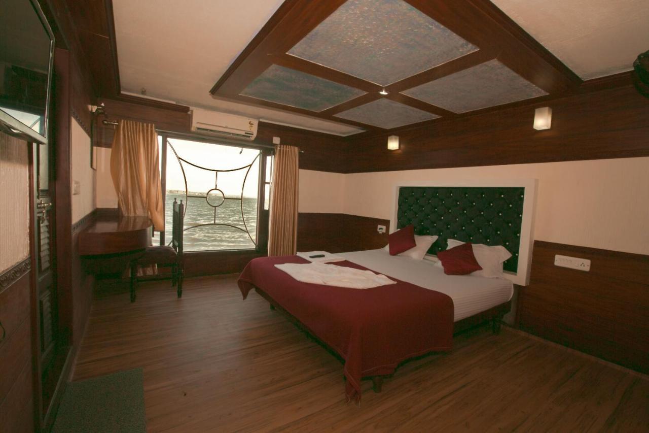 Harmony Houseboats 호텔 Alappuzha 외부 사진