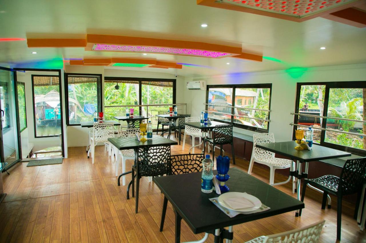 Harmony Houseboats 호텔 Alappuzha 외부 사진
